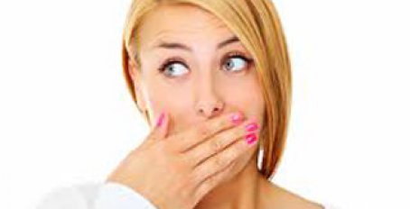 Причины запаха изо рта у взрослых