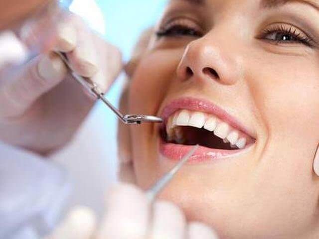 Перед имплантацией зубов необходимо четко следовать правилам и соблюдать гигиену полости рта