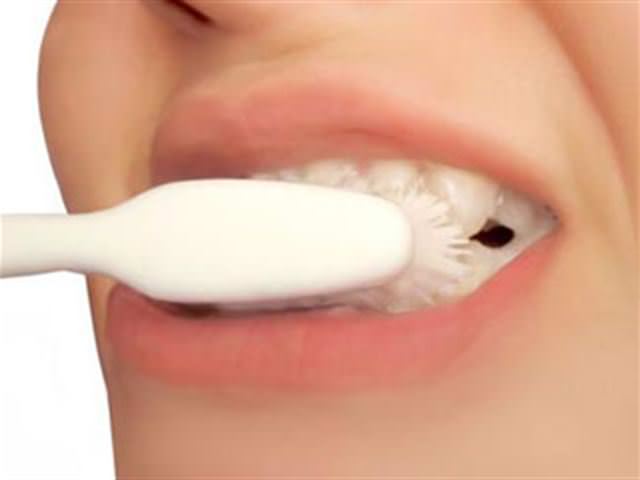 Чистка зубов с отбеливанием